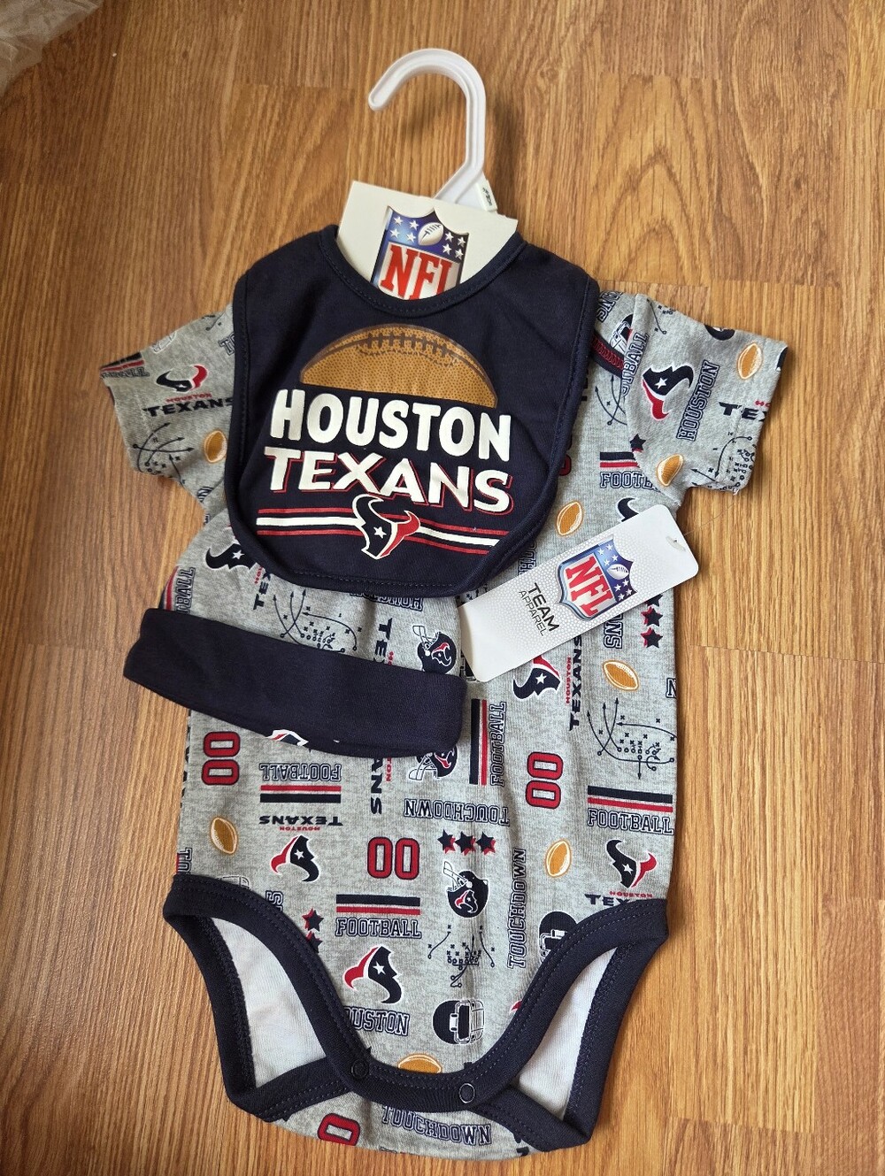 NFL Houston Texans Baby 3pc Set 3-6M Bodysuit, Bib, Beanie Football Logo NWT
